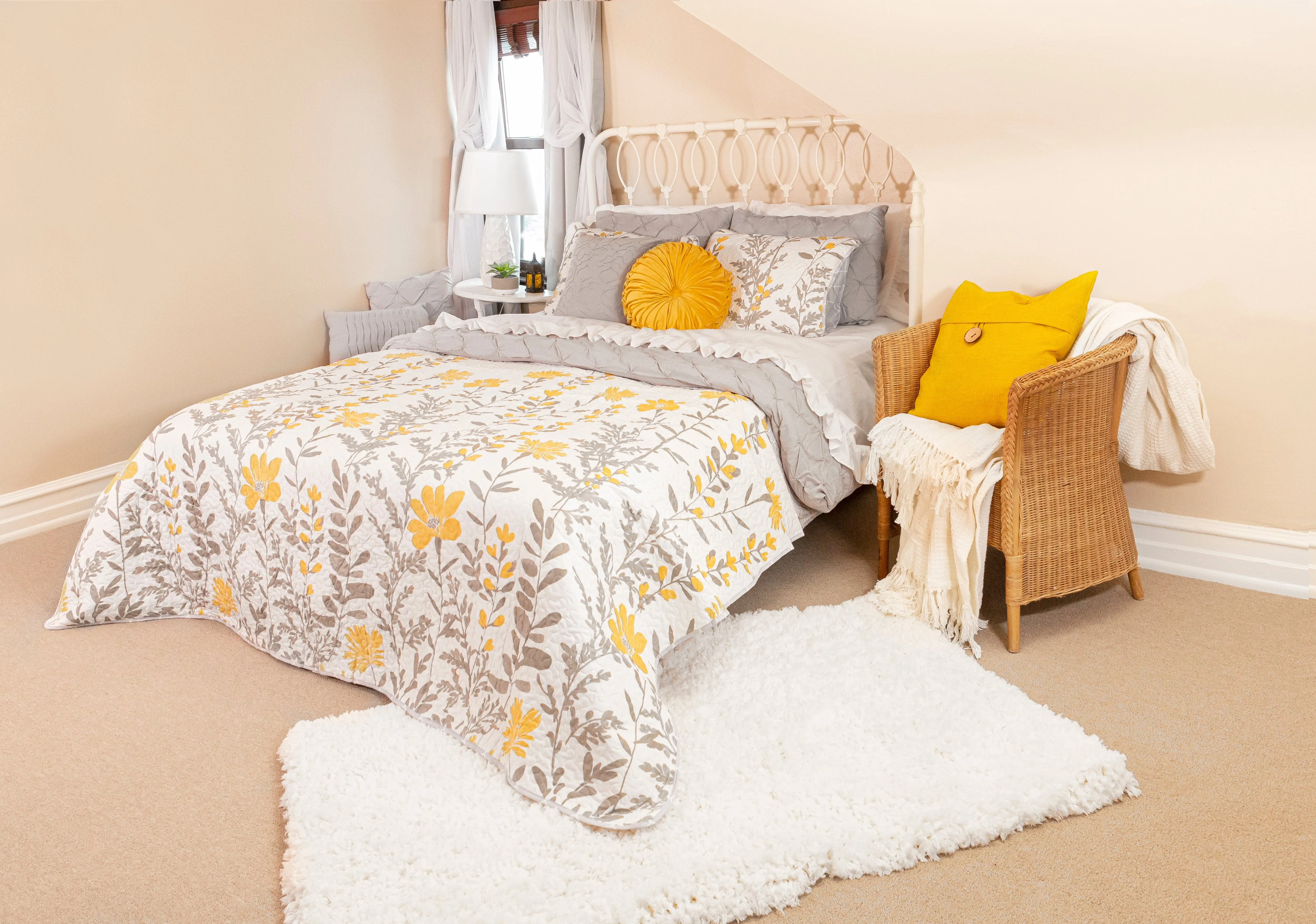 Aprile 3 Piece Quilt Set