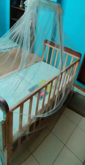 BABYHUG Hamilton Wooden Cot/Crib with Mosquito Net and BABYHUG Mattress, Dimensions: L115×W68×H89 Cm