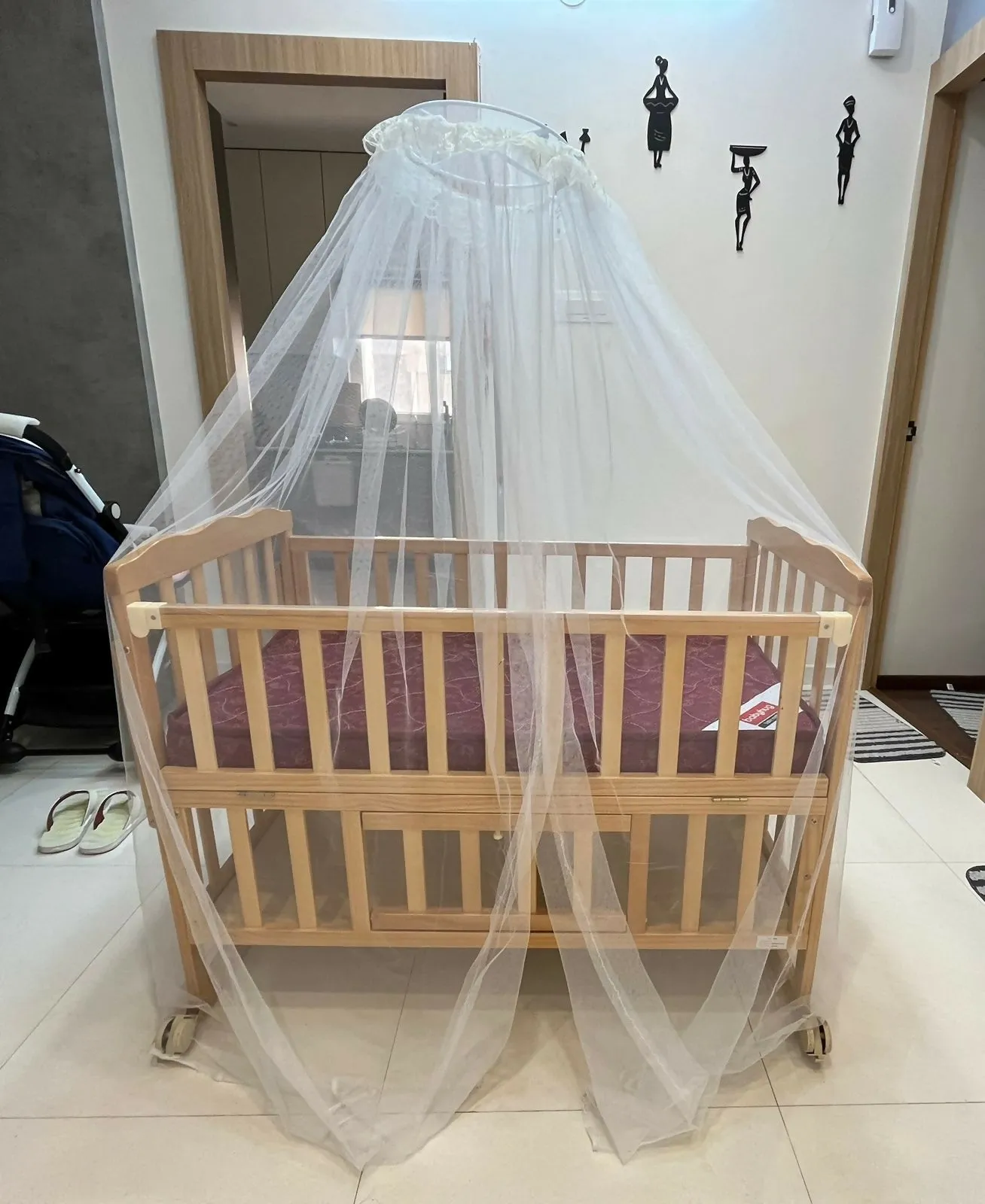 BABYHUG  MONTANA Wooden Crib Cum Rocker With Mosquito Net And BABYHUG Matress Dimensions:L 107*W 60 *H 85 CM