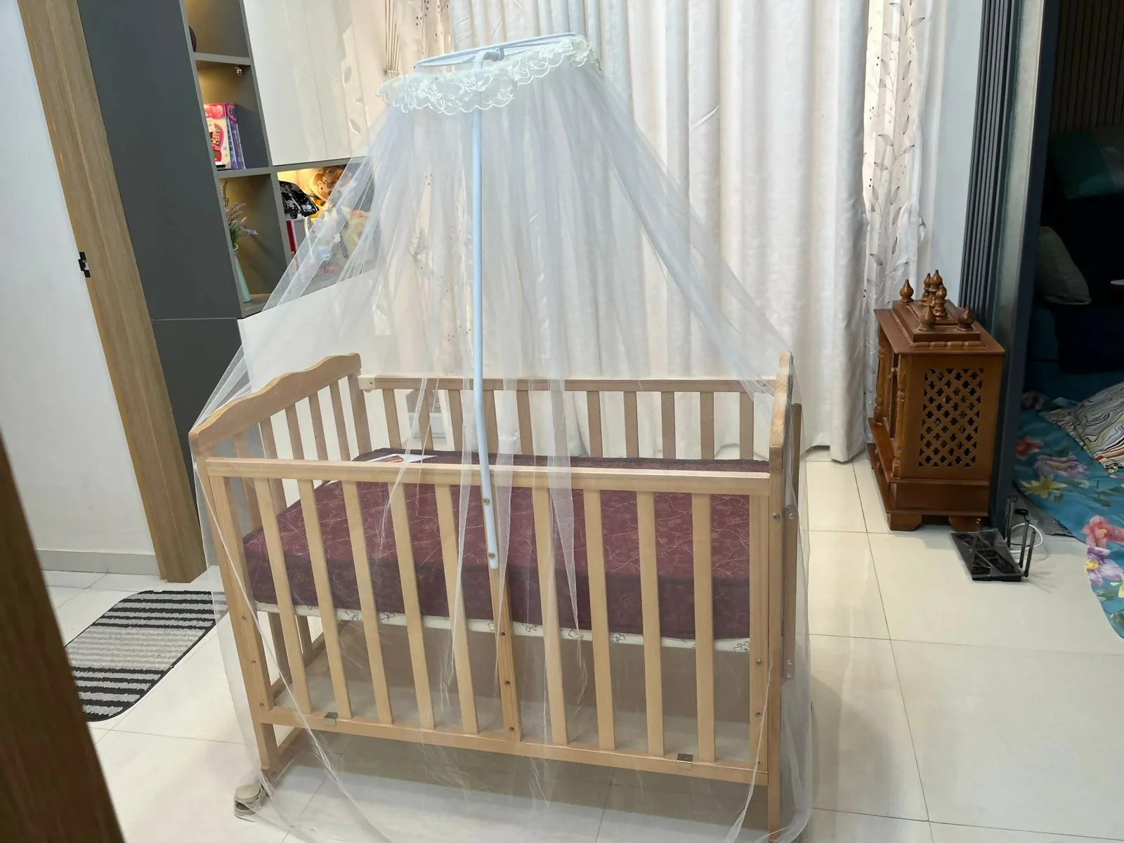 BABYHUG  MONTANA Wooden Crib Cum Rocker With Mosquito Net And BABYHUG Matress Dimensions:L 107*W 60 *H 85 CM