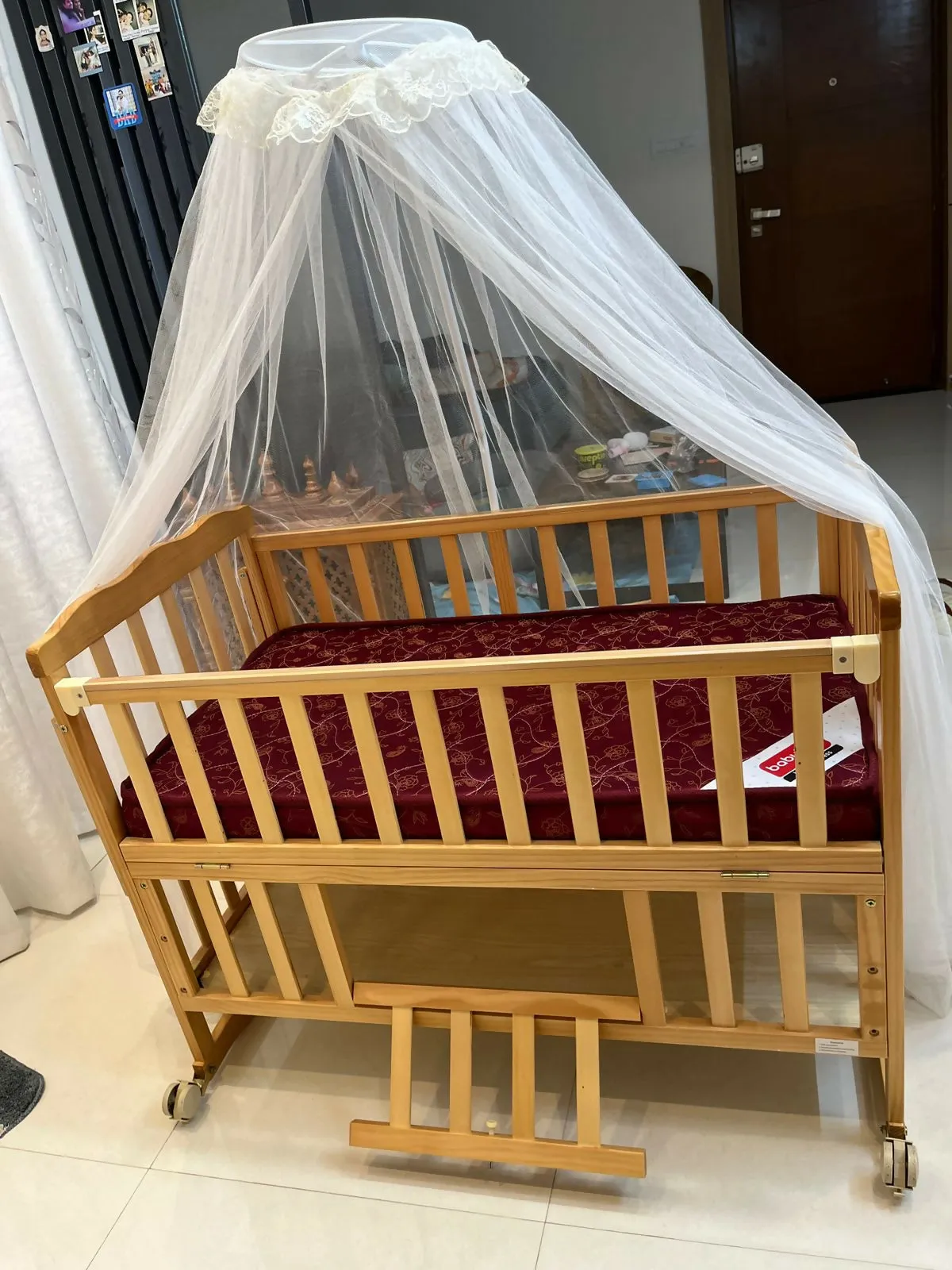 BABYHUG  MONTANA Wooden Crib Cum Rocker With Mosquito Net And BABYHUG Matress Dimensions:L 107*W 60 *H 85 CM