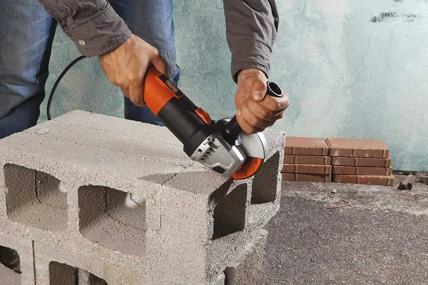 Black Decker Angle Grinder 820 Watts KG8215