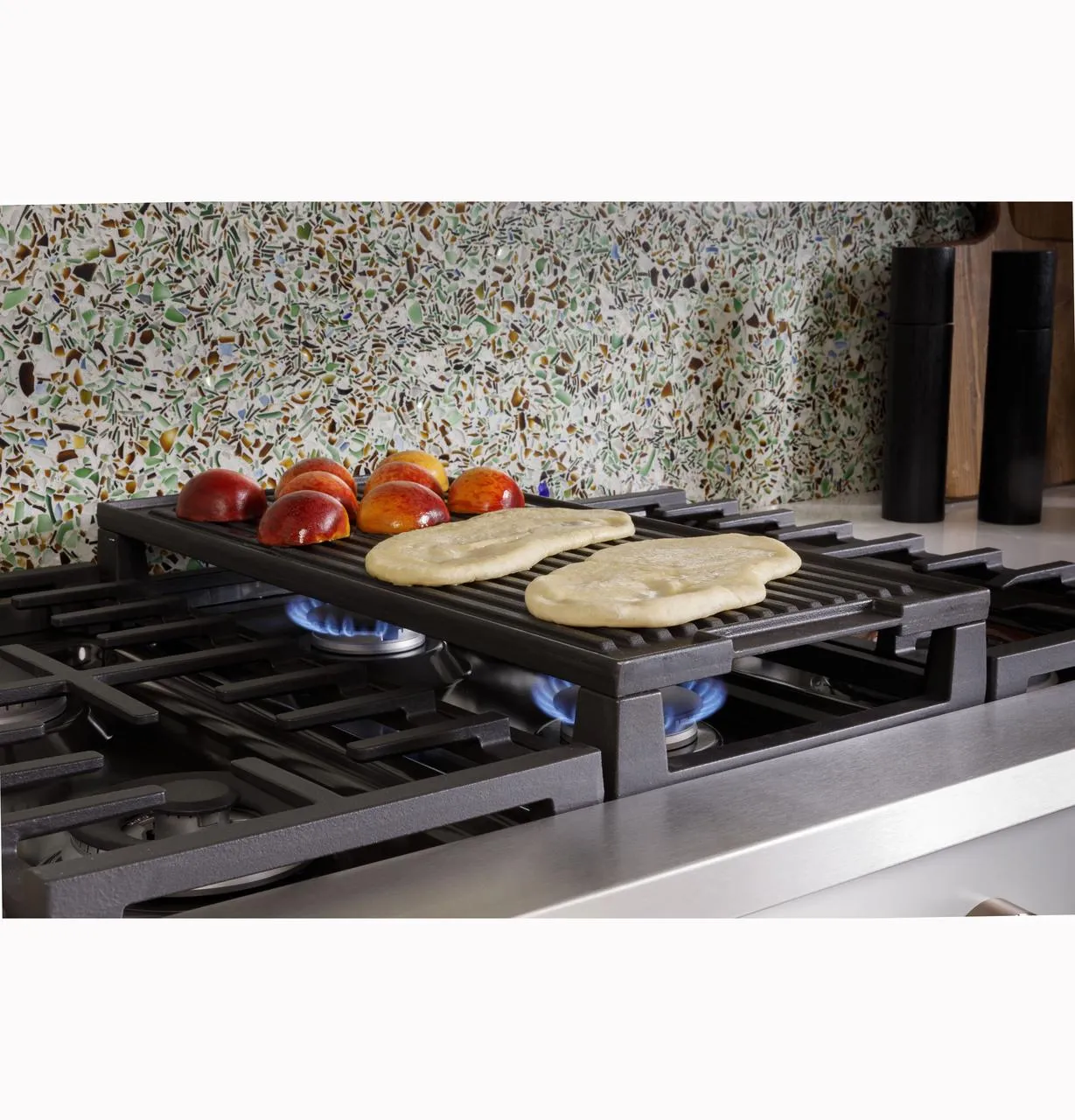 Cafe CGU486P4TW2 Caf(eback)™ 48" Commercial-Style Gas Rangetop with 6 Burners and Integrated Griddle (Natural Gas)