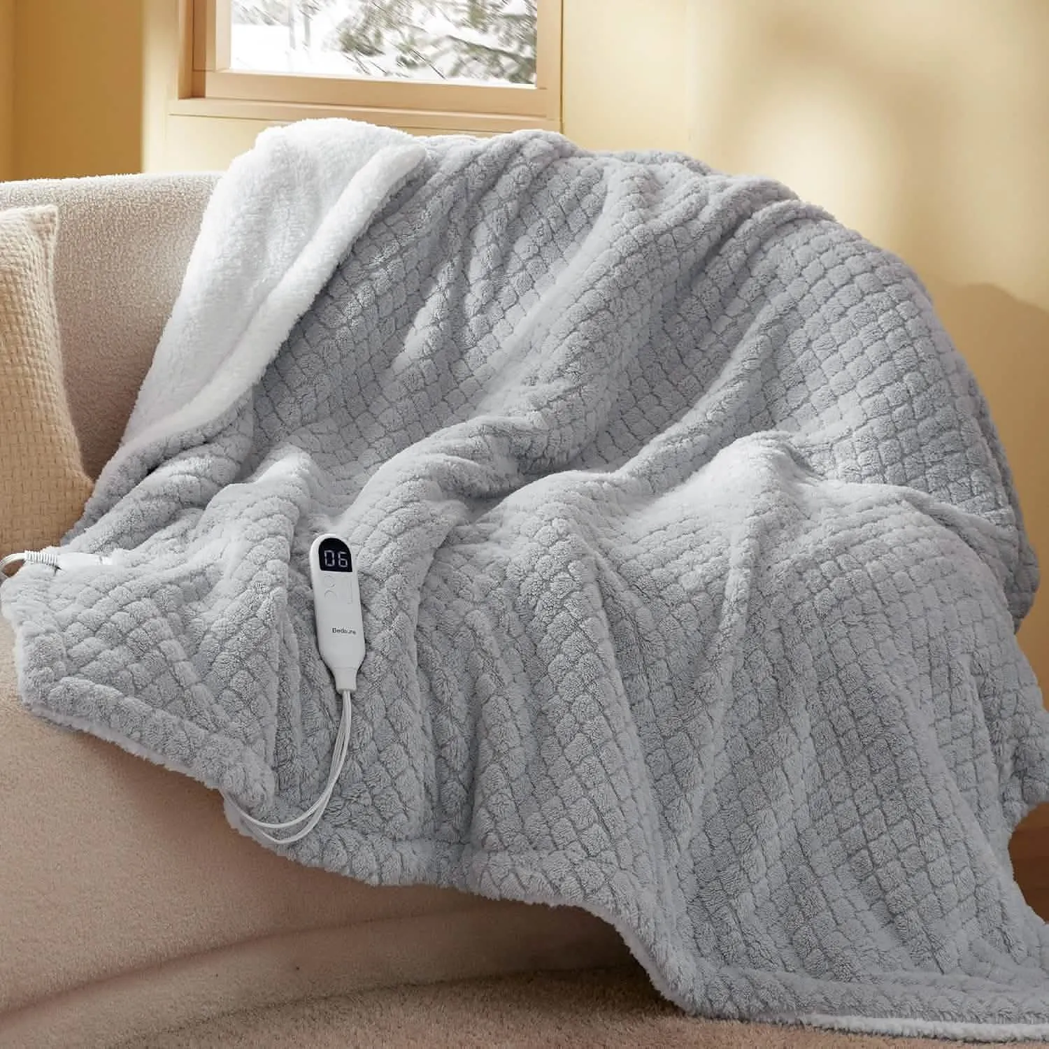 Diamond-Patterned Shaggy Sherpa Heated Blanket