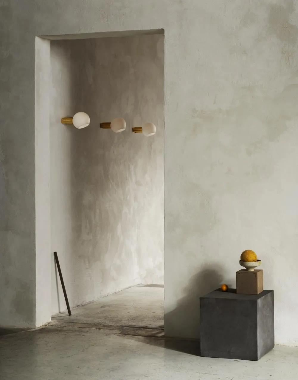 Donya wall light