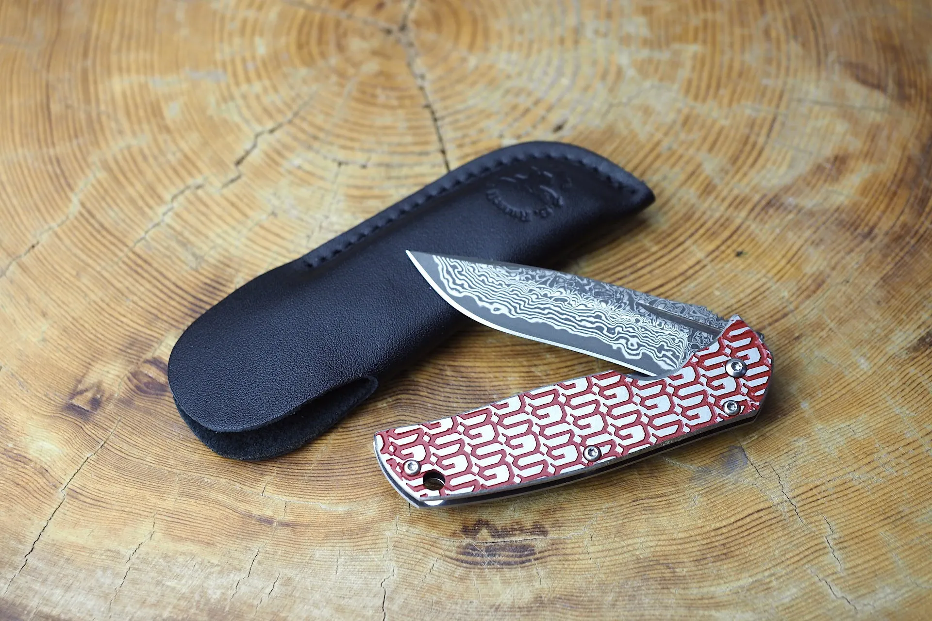 Folding Knife - Gentleman Knife RED GS Pattern Damascus VG10 Steel with Stainless Handle (Leather sheath included)