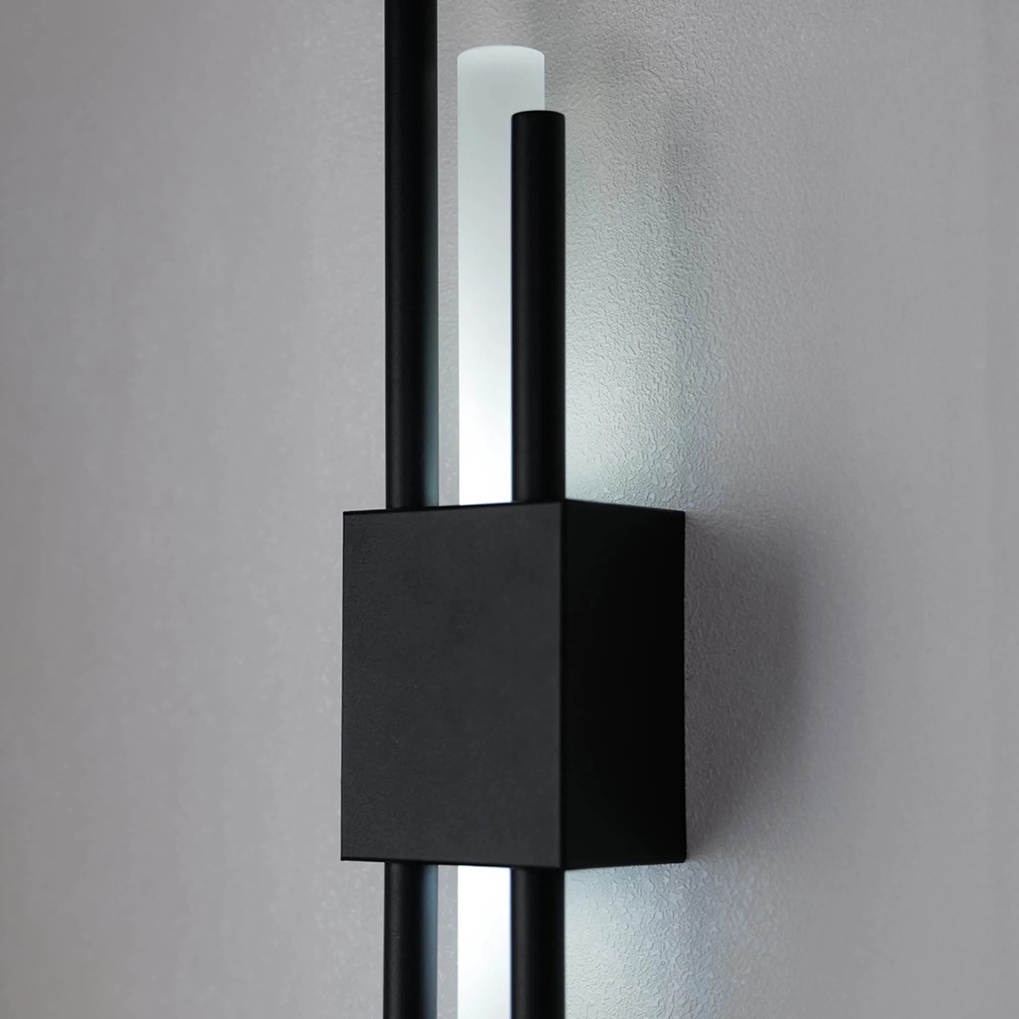 Glitch Wall Light • Black • Battery • 2 Pack