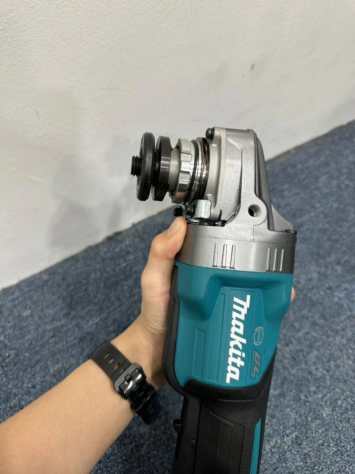 Makita GA029GM201(RM2J) Cordless Brushless Angle Grinder with Fast Charger (DC40RA), 4.0Ah Battery (BL4040) With Paddle Dead Man Switch | Model: M-GA029GM201 (OBSOLETED)