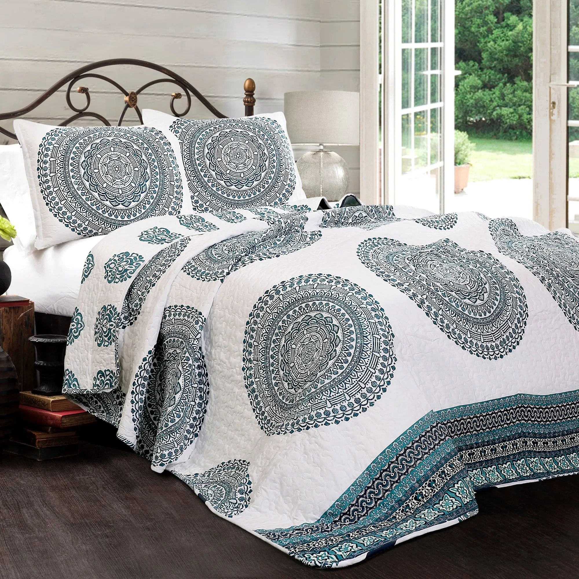 Shaila Medallion Quilt 3 Piece Set